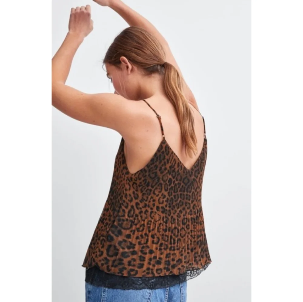 🆕🌿ZARA LEOPARD PRINT TOP🌿 - Picture 2 of 6